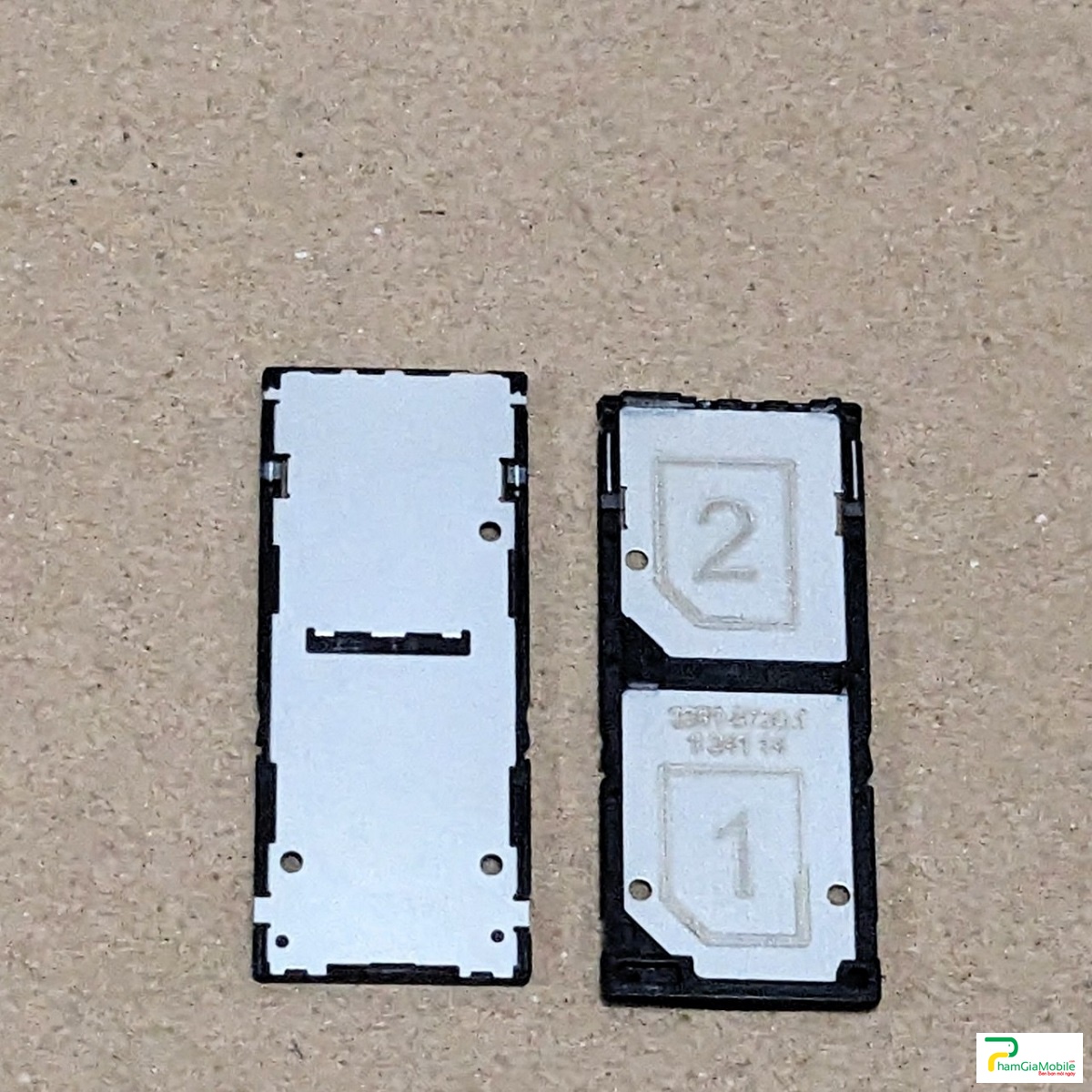 Khay Sim, Khay Thẻ Nhớ Sony C3